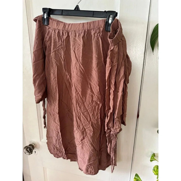 Just Quella women’s size 10 Off Shoulder top - Picture 2 of 6